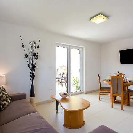Apartment Maestral *